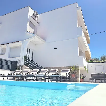 Βίλα Lungomare With Private Pool