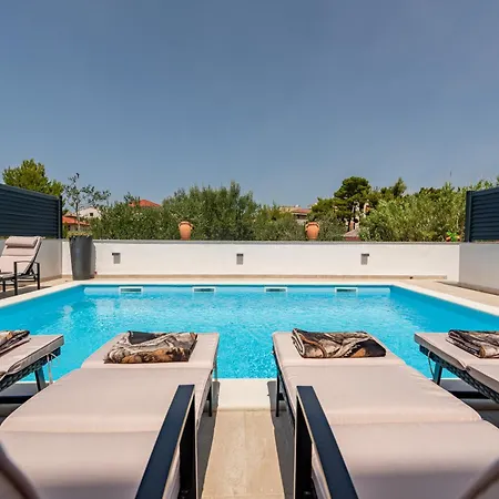 Lungomare With Private Pool Ζαντάρ