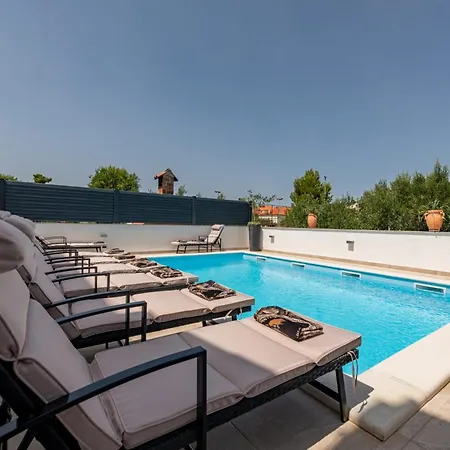 Βίλα Lungomare With Private Pool *