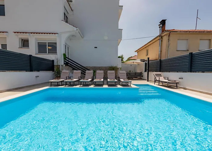 Villa Lungomare With Private Pool Zadar