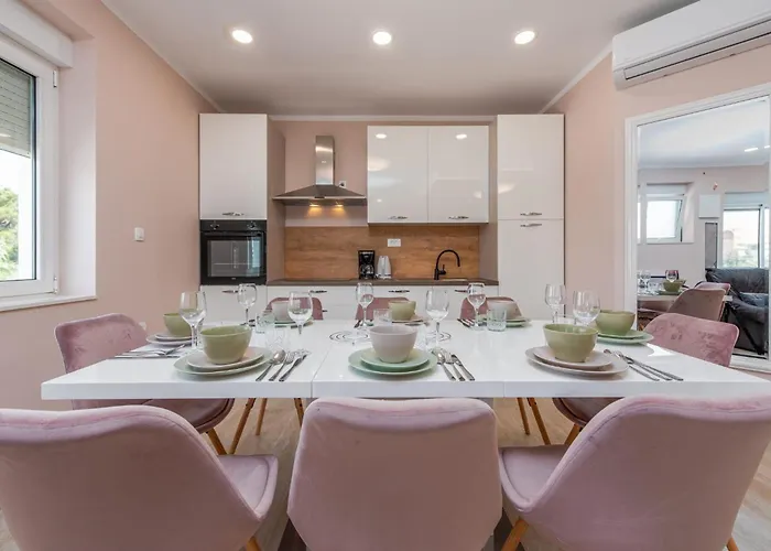 Villa Lungomare With Private Pool