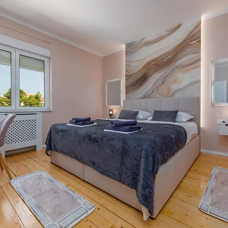 Villa Lungomare With Private Pool Zara