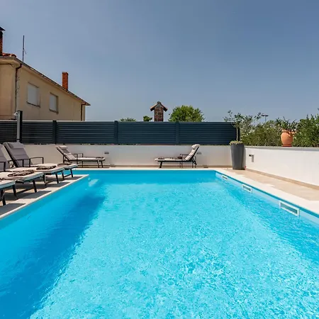 Lungomare With Private Pool *