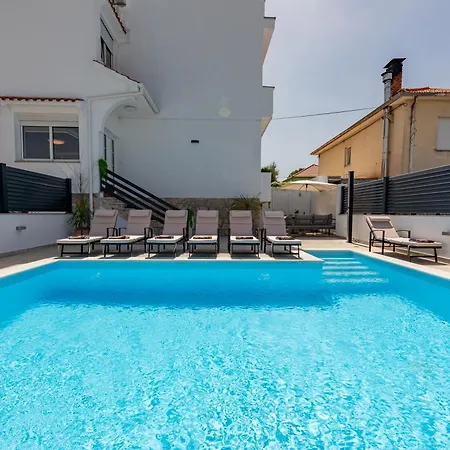 Villa Lungomare With Private Pool Zadar