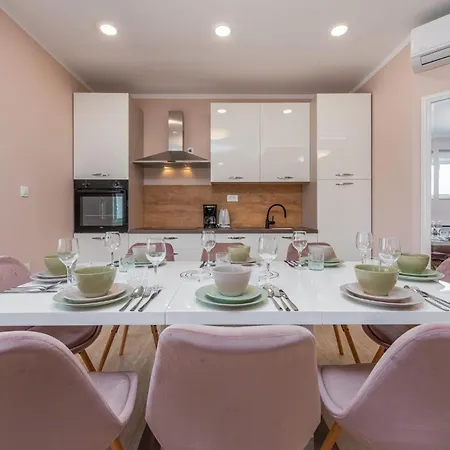 Villa Lungomare With Private Pool