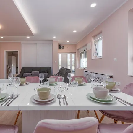 Lungomare With Private Pool Zadar