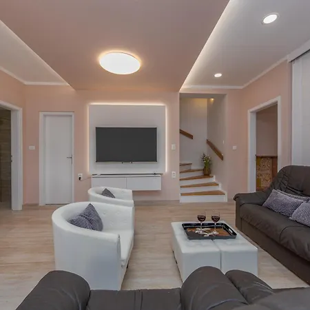 Вілла Lungomare With Private Pool