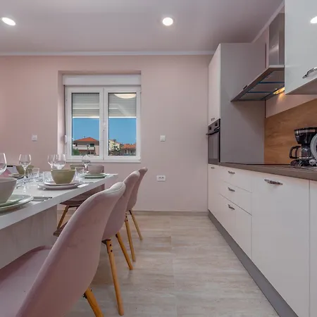 Lungomare With Private Pool *