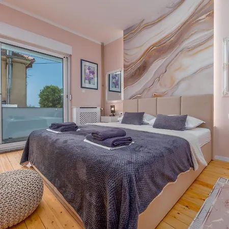 Lungomare With Private Pool Zadar