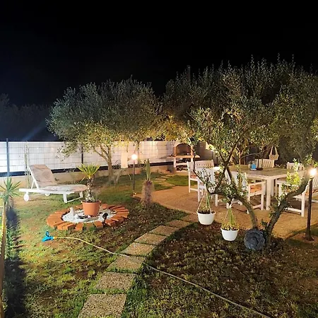 Villa Lungomare With Private Pool Zadar