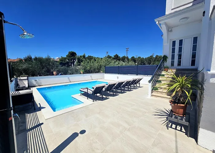 ヴィラ Lungomare With Private Pool