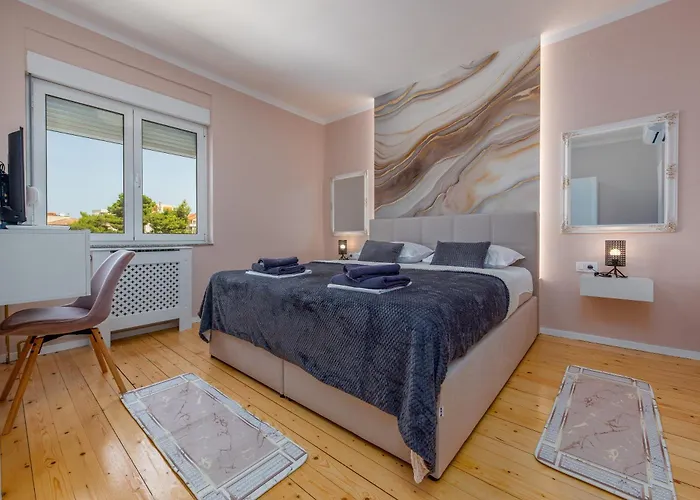 Villa Lungomare With Private Pool Zara