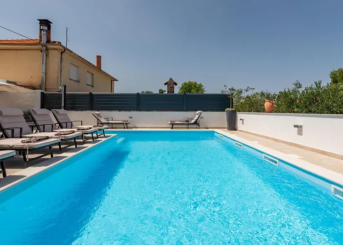 Lungomare With Private Pool *