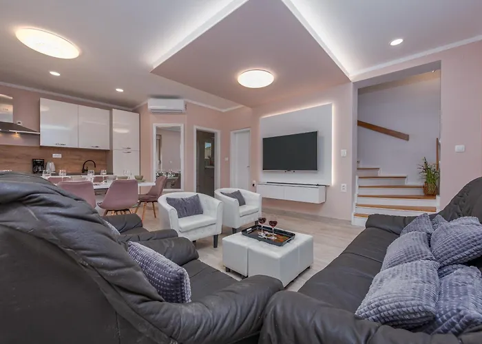 Lungomare With Private Pool * ザダル