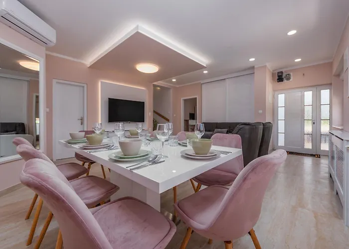 ヴィラ Lungomare With Private Pool