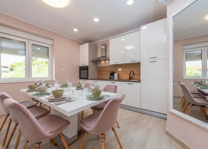 Lungomare With Private Pool Zara