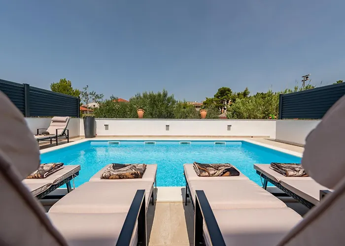 Lungomare With Private Pool Zara