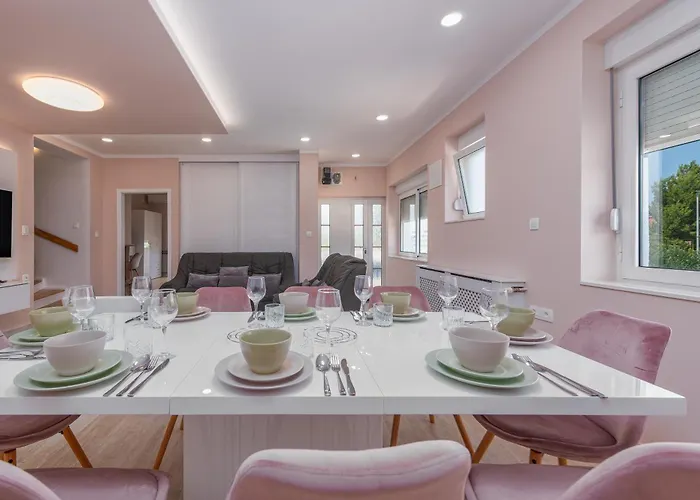 Lungomare With Private Pool Zara