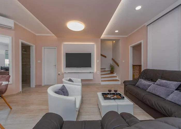 ヴィラ Lungomare With Private Pool